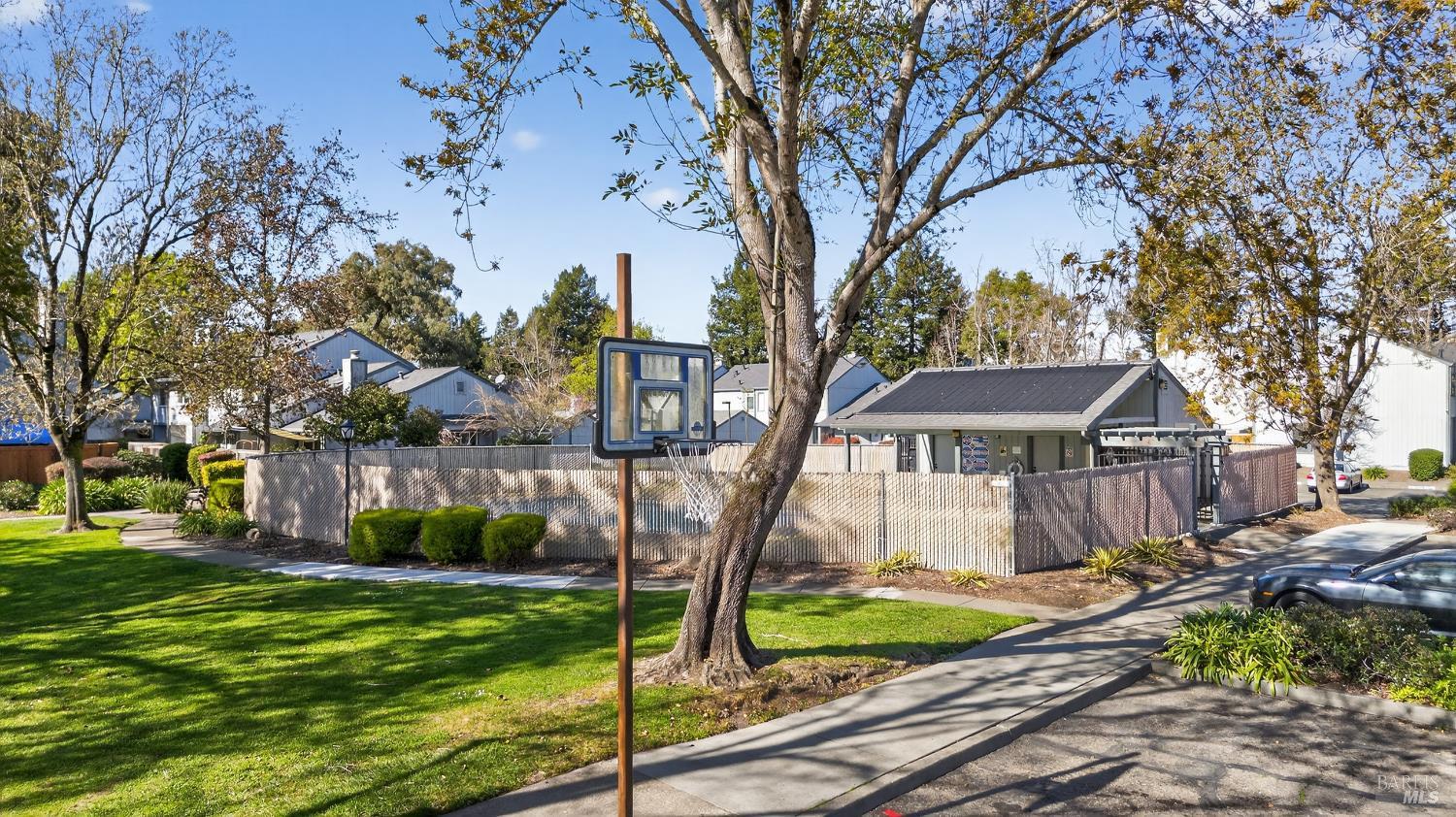 Detail Gallery Image 28 of 31 For 305 Westmont Pl, Santa Rosa,  CA 95401 - 3 Beds | 2/1 Baths