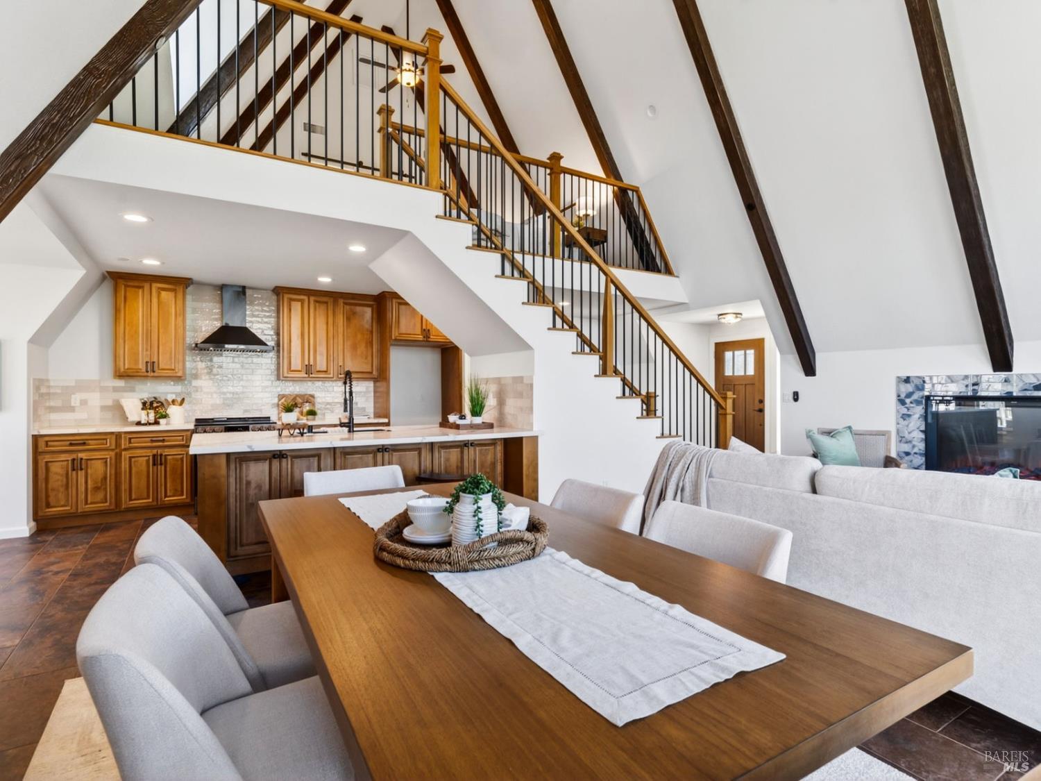 Detail Gallery Image 14 of 38 For 1028 Eastridge Dr, Napa,  CA 94558 - 2 Beds | 2 Baths