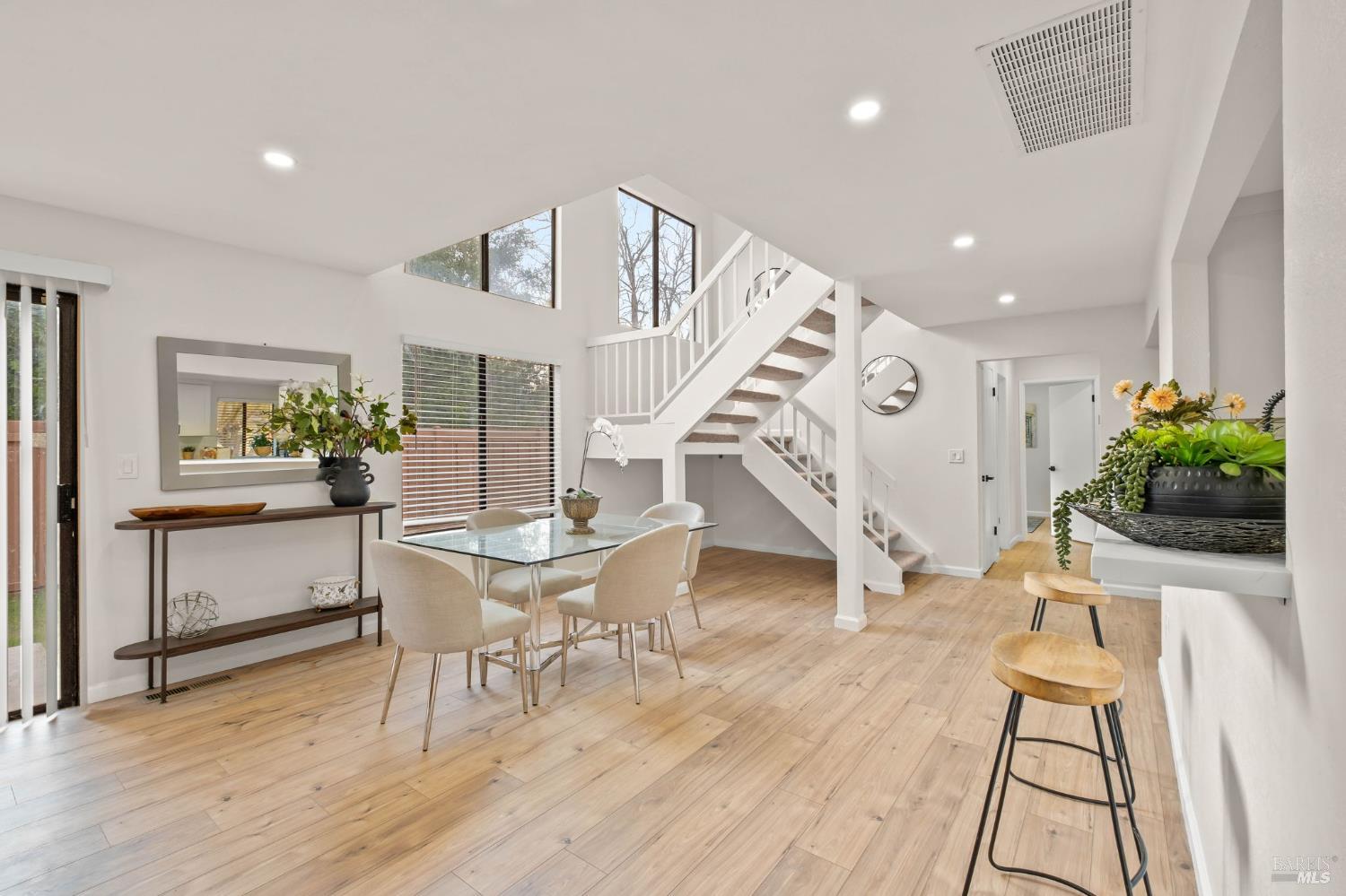 Detail Gallery Image 12 of 43 For 118 Lytham Way, Vallejo,  CA 94591 - 4 Beds | 3 Baths