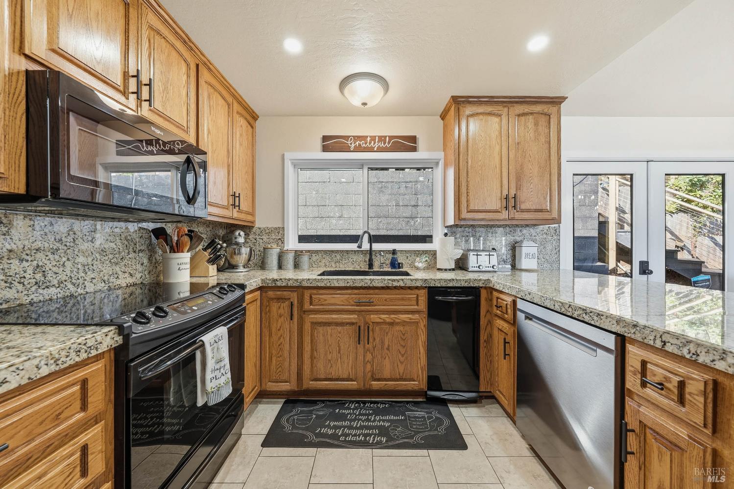 Detail Gallery Image 13 of 59 For 5740 Sunrise Dr, Lower Lake,  CA 95457 - 3 Beds | 2 Baths