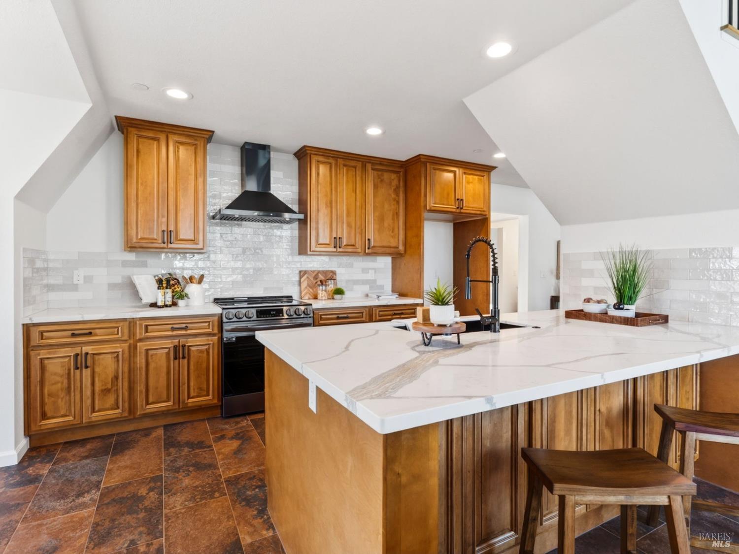 Detail Gallery Image 8 of 38 For 1028 Eastridge Dr, Napa,  CA 94558 - 2 Beds | 2 Baths