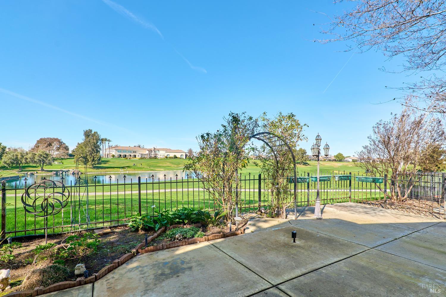 Detail Gallery Image 3 of 32 For 48 Augusta Ct, Rio Vista,  CA 94571 - 2 Beds | 2 Baths