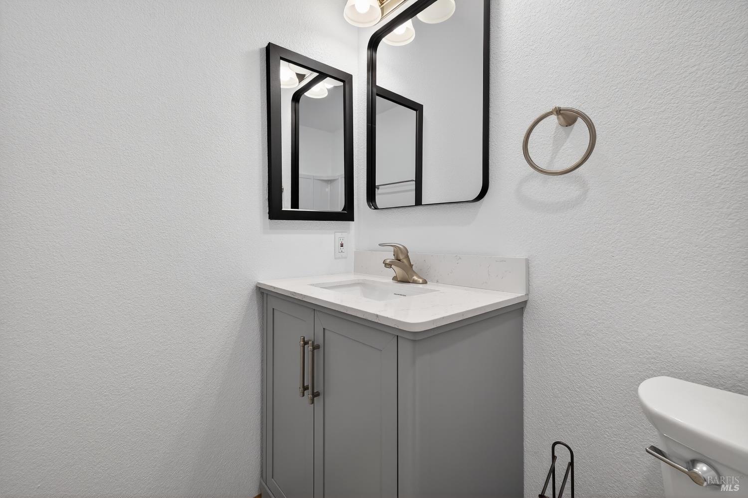 Detail Gallery Image 22 of 31 For 305 Westmont Pl, Santa Rosa,  CA 95401 - 3 Beds | 2/1 Baths