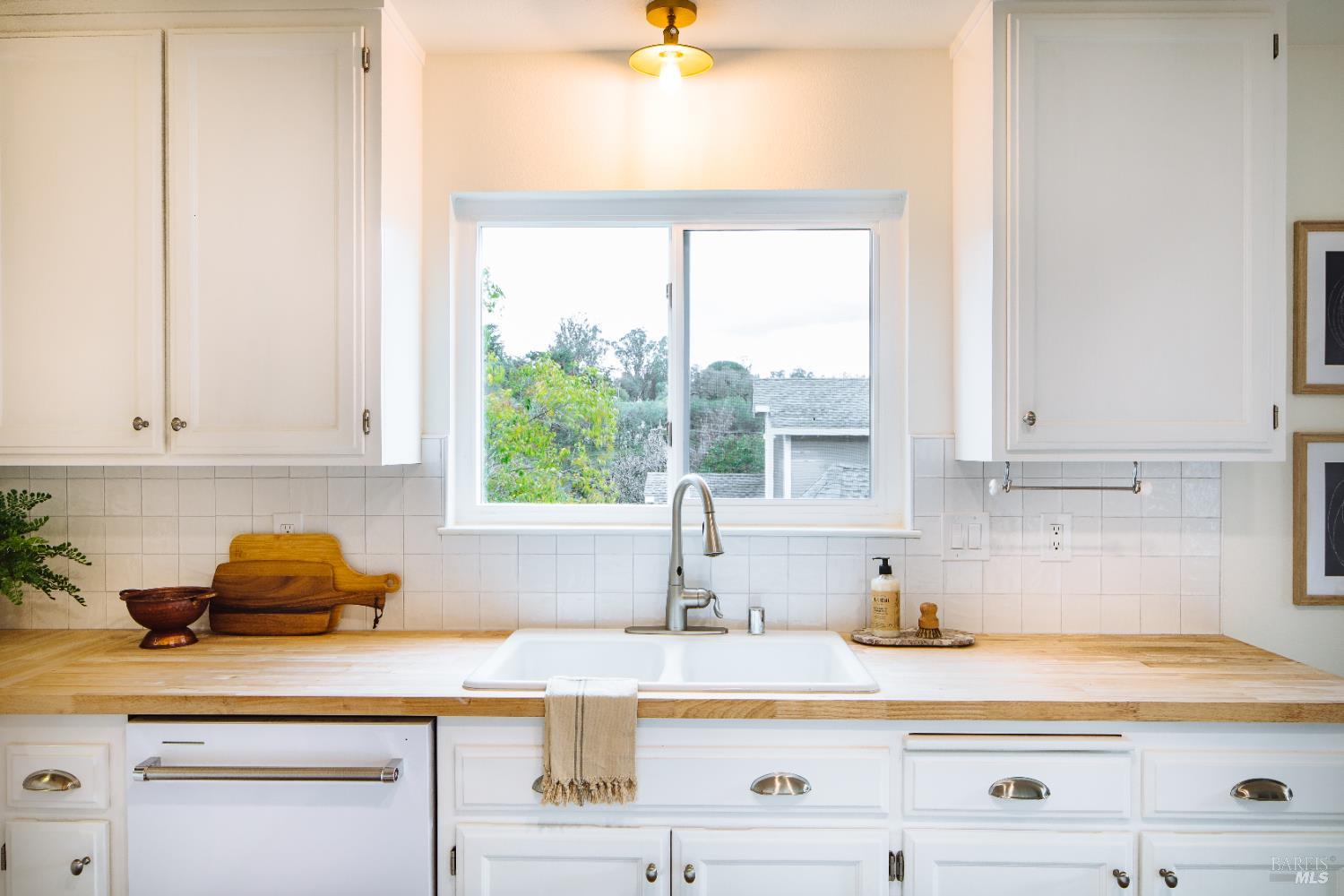 Detail Gallery Image 14 of 45 For 874 Cherry St, Petaluma,  CA 94952 - 4 Beds | 3 Baths