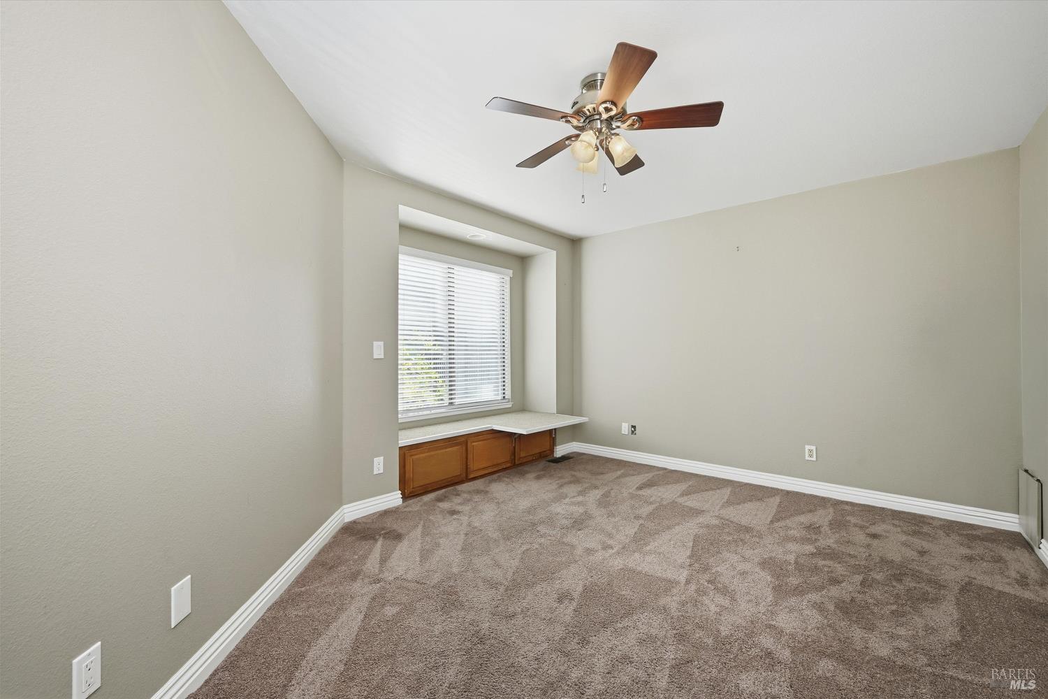 Detail Gallery Image 9 of 44 For 19246 N Shore Ct, Hidden Valley Lake,  CA 95467 - 3 Beds | 3 Baths