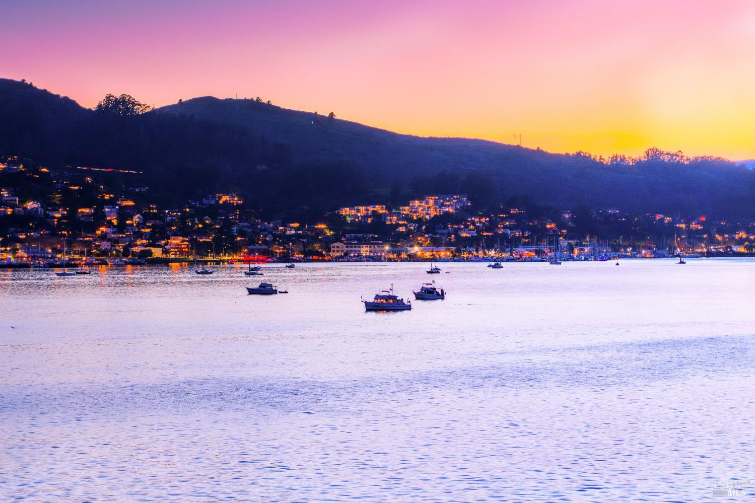 Detail Gallery Image 12 of 24 For 10 Cliff Rd, Belvedere,  CA 94920 - 5 Beds | 3/1 Baths