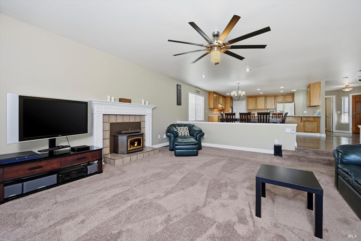 Detail Gallery Image 16 of 44 For 19246 N Shore Ct, Hidden Valley Lake,  CA 95467 - 3 Beds | 3 Baths