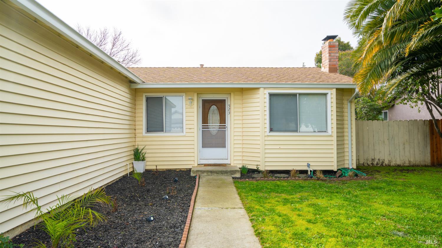 Detail Gallery Image 9 of 43 For 523 Blue Wing Dr, Suisun City,  CA 94585 - 3 Beds | 2 Baths