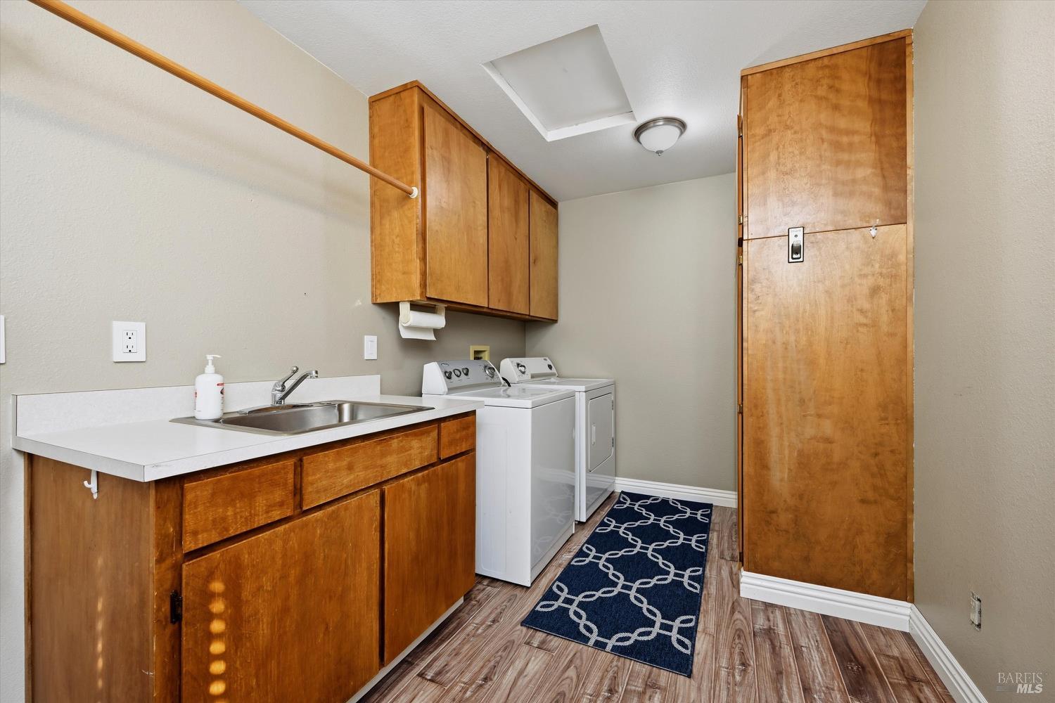 Detail Gallery Image 30 of 44 For 19246 N Shore Ct, Hidden Valley Lake,  CA 95467 - 3 Beds | 3 Baths