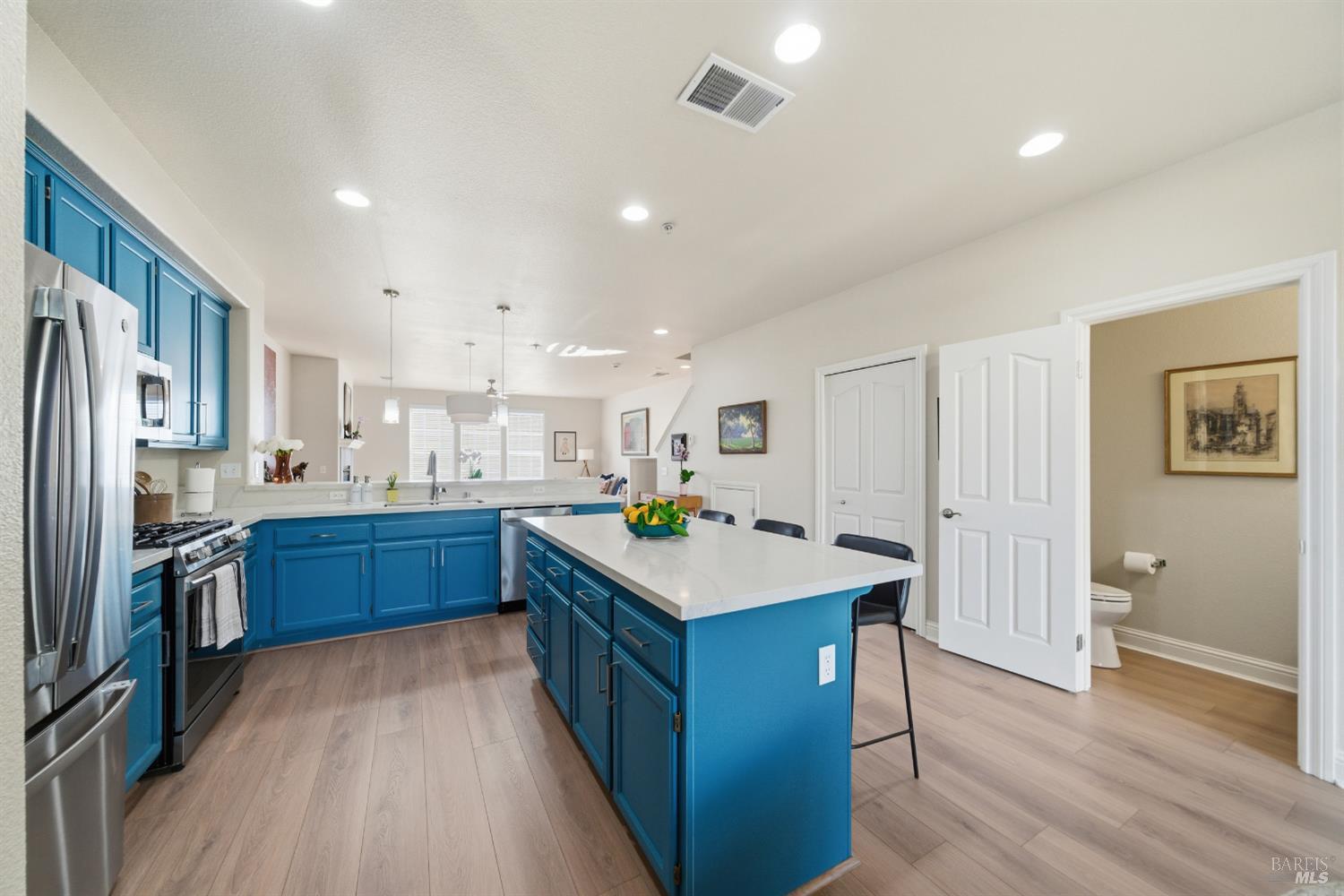 Detail Gallery Image 6 of 35 For 191 Johnson St, Windsor,  CA 95492 - 3 Beds | 2/1 Baths