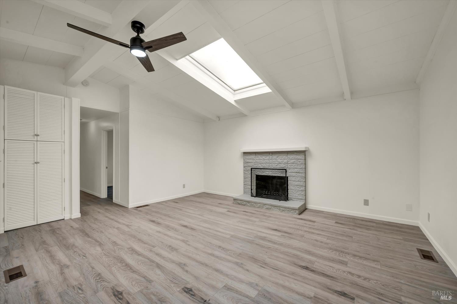 Detail Gallery Image 8 of 38 For 12773 Island Cir, Clearlake Oaks,  CA 95423 - 3 Beds | 1/1 Baths