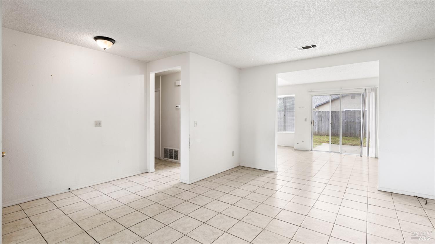 Detail Gallery Image 13 of 43 For 523 Blue Wing Dr, Suisun City,  CA 94585 - 3 Beds | 2 Baths