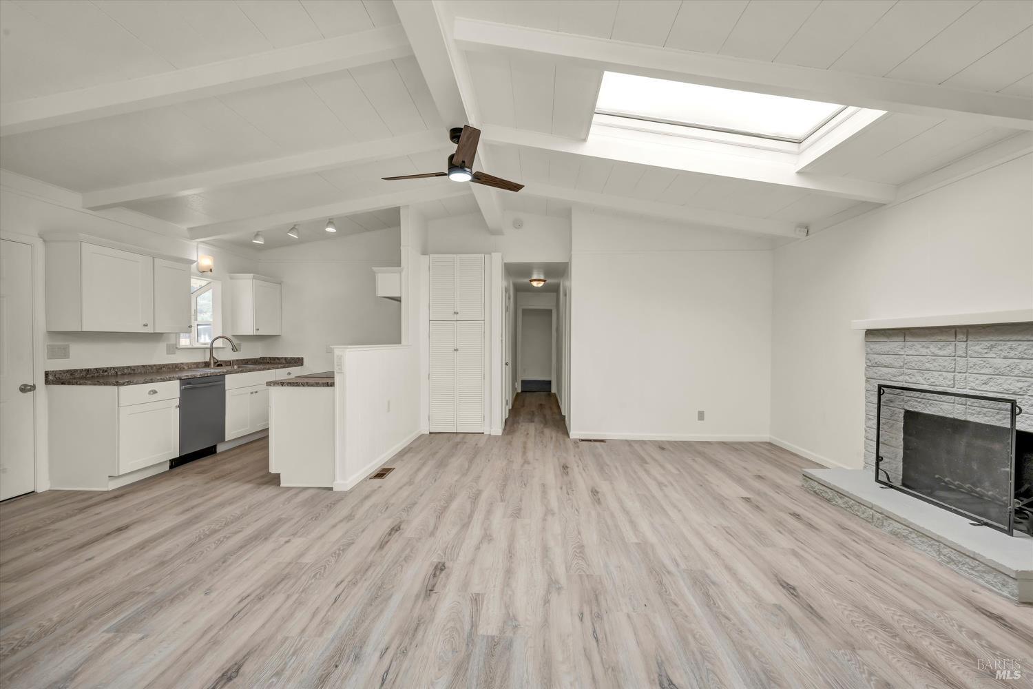 Detail Gallery Image 6 of 38 For 12773 Island Cir, Clearlake Oaks,  CA 95423 - 3 Beds | 1/1 Baths