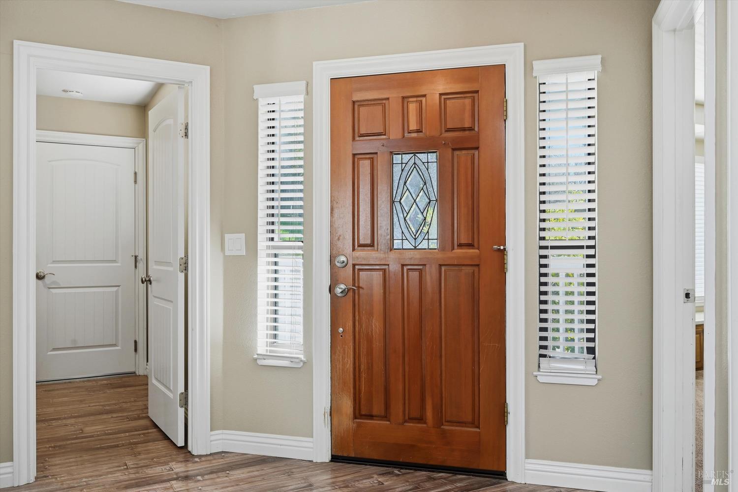 Detail Gallery Image 4 of 44 For 19246 N Shore Ct, Hidden Valley Lake,  CA 95467 - 3 Beds | 3 Baths