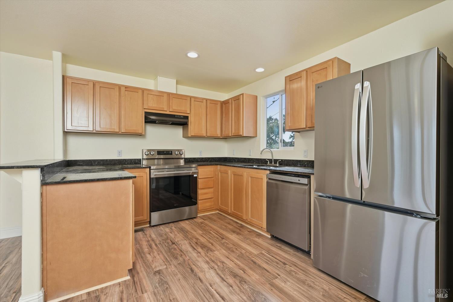Detail Gallery Image 5 of 32 For 8827 Quarterhorse Ln, Lower Lake,  CA 95457 - 3 Beds | 2 Baths