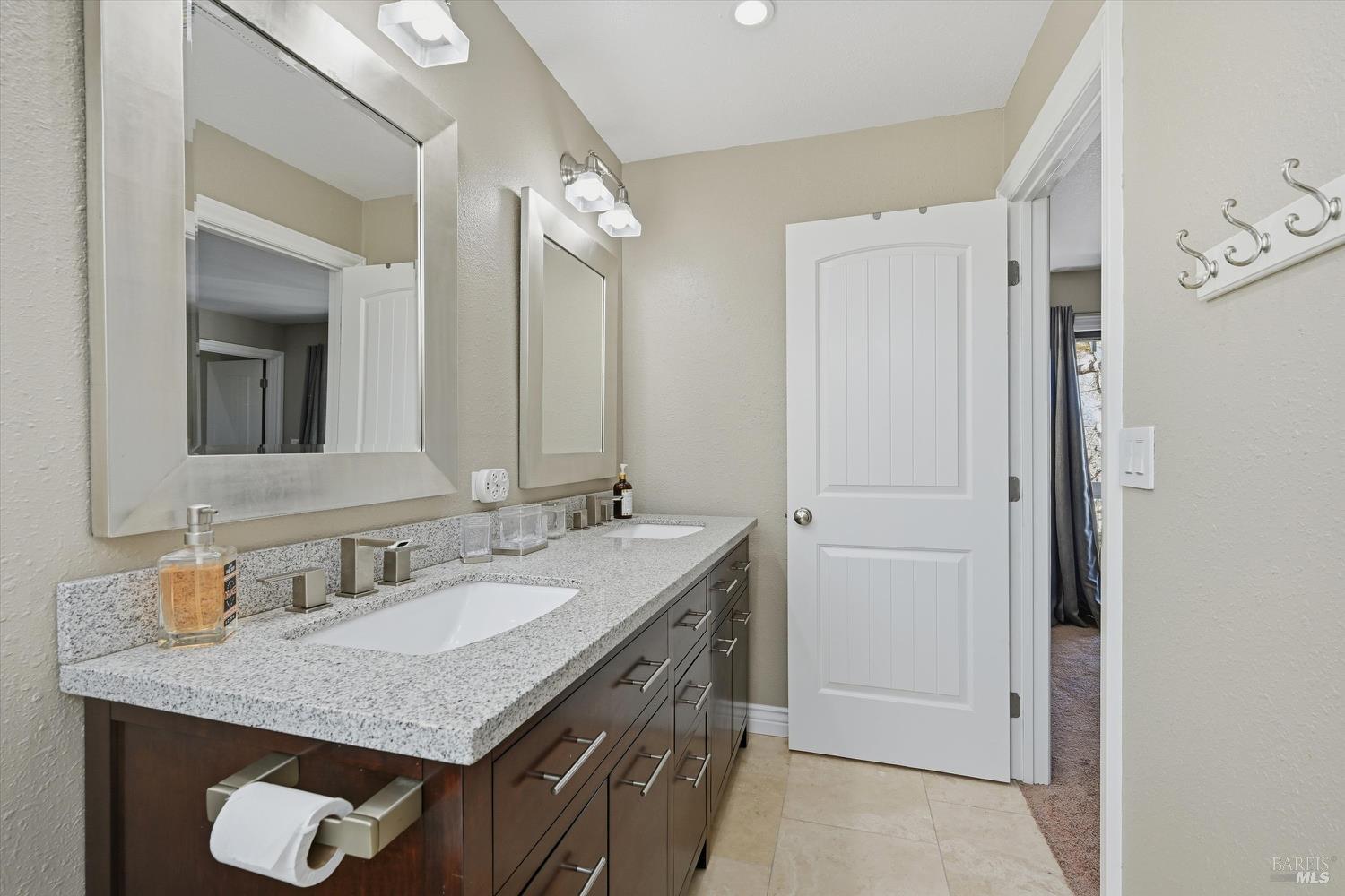 Detail Gallery Image 35 of 44 For 19246 N Shore Ct, Hidden Valley Lake,  CA 95467 - 3 Beds | 3 Baths