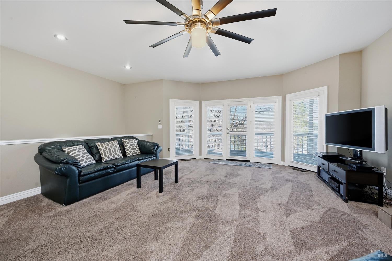 Detail Gallery Image 20 of 44 For 19246 N Shore Ct, Hidden Valley Lake,  CA 95467 - 3 Beds | 3 Baths