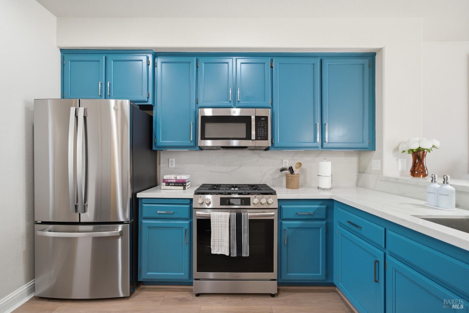 Detail Gallery Image 5 of 35 For 191 Johnson St, Windsor,  CA 95492 - 3 Beds | 2/1 Baths