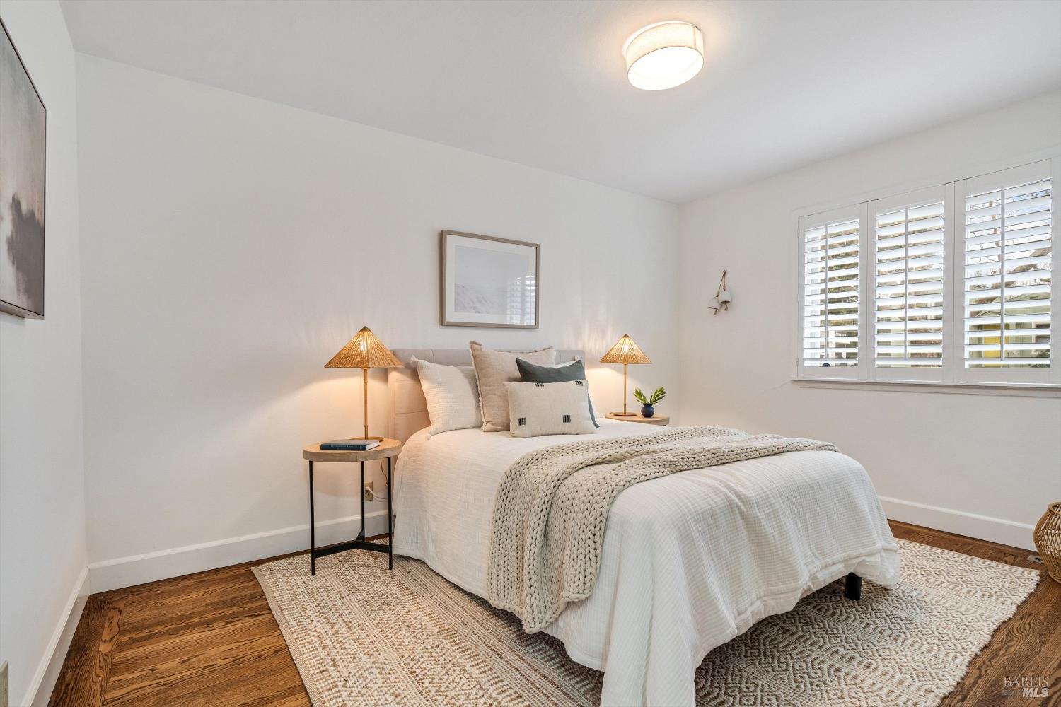 Detail Gallery Image 13 of 26 For 1021 Mcnear Ave, Petaluma,  CA 94952 - 3 Beds | 2 Baths