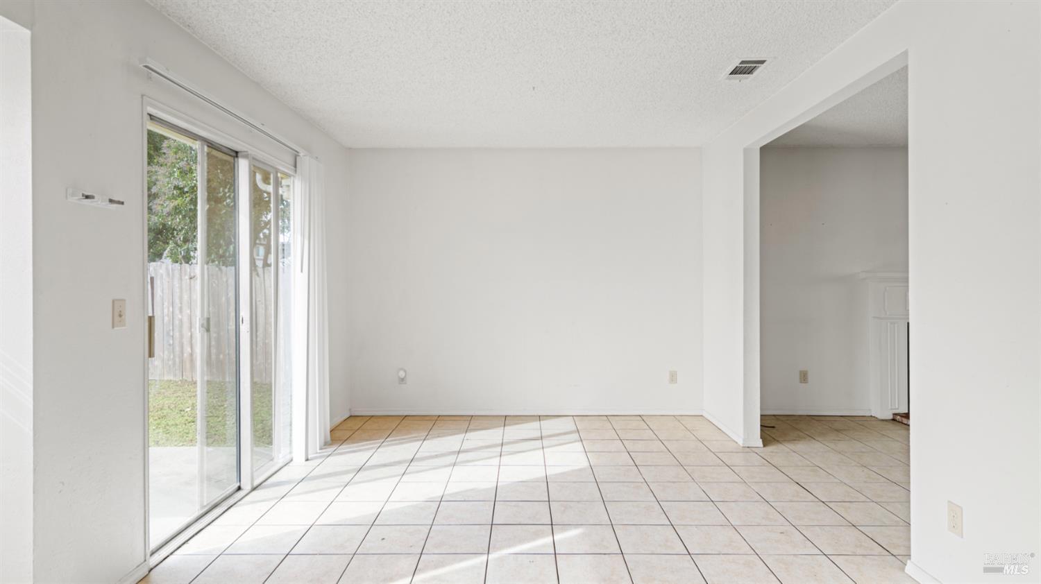 Detail Gallery Image 16 of 43 For 523 Blue Wing Dr, Suisun City,  CA 94585 - 3 Beds | 2 Baths