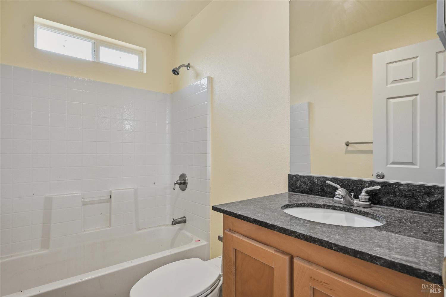 Detail Gallery Image 13 of 32 For 8827 Quarterhorse Ln, Lower Lake,  CA 95457 - 3 Beds | 2 Baths