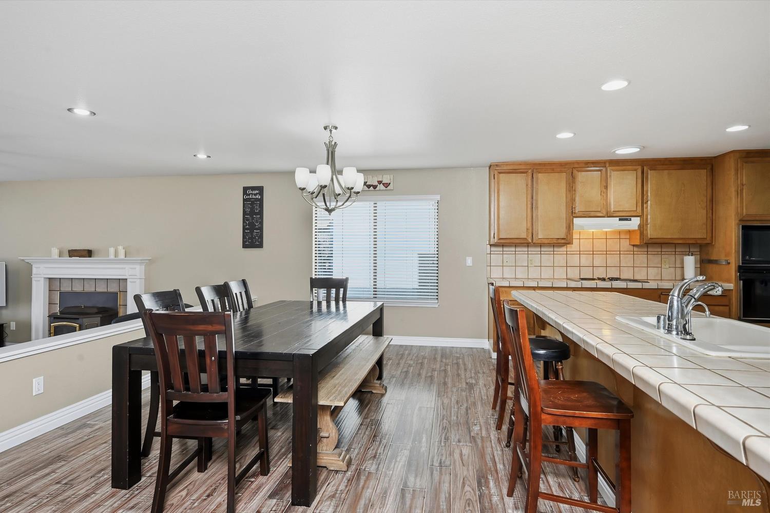 Detail Gallery Image 13 of 44 For 19246 N Shore Ct, Hidden Valley Lake,  CA 95467 - 3 Beds | 3 Baths