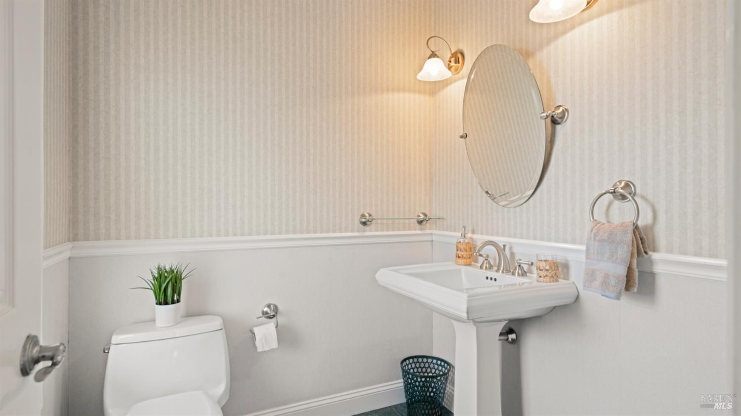 Detail Gallery Image 21 of 47 For 6185 San Gabriel Pl, Rohnert Park,  CA 94928 - 3 Beds | 2/1 Baths