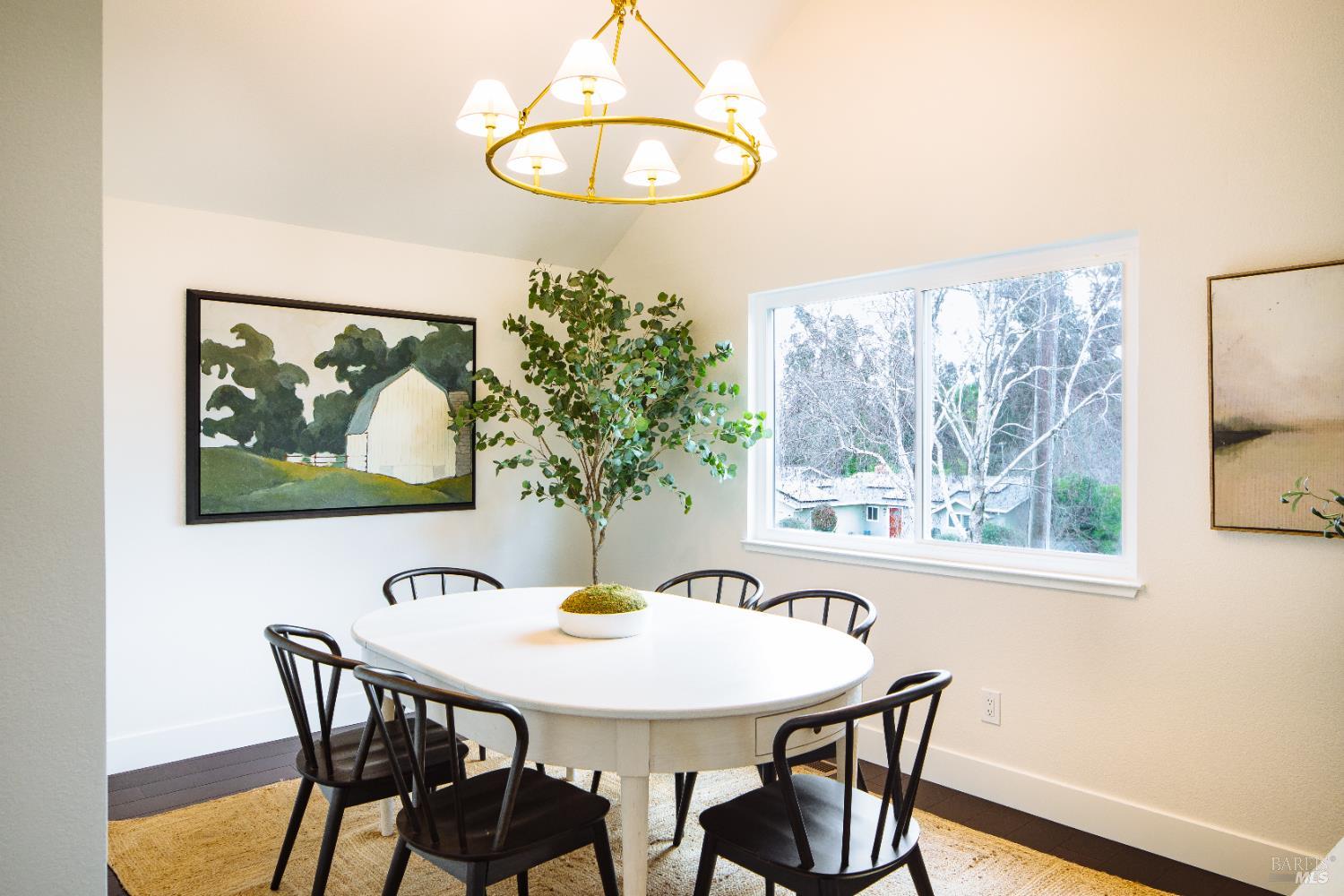 Detail Gallery Image 11 of 45 For 874 Cherry St, Petaluma,  CA 94952 - 4 Beds | 3 Baths