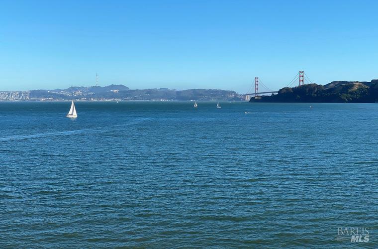 Detail Gallery Image 9 of 24 For 10 Cliff Rd, Belvedere,  CA 94920 - 5 Beds | 3/1 Baths