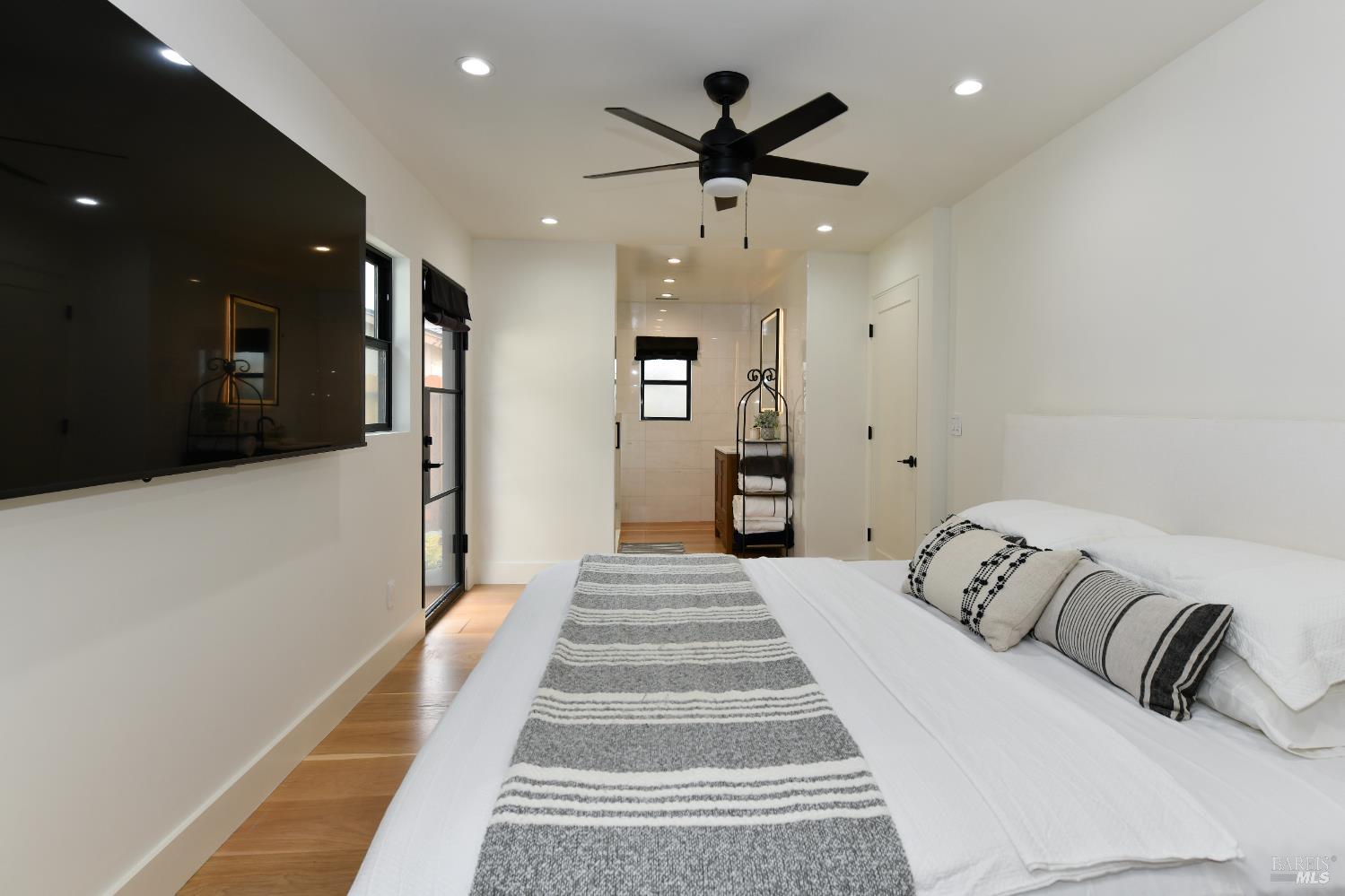 Detail Gallery Image 27 of 44 For 2470 W Pueblo Ave, Napa,  CA 94558 - 3 Beds | 2 Baths