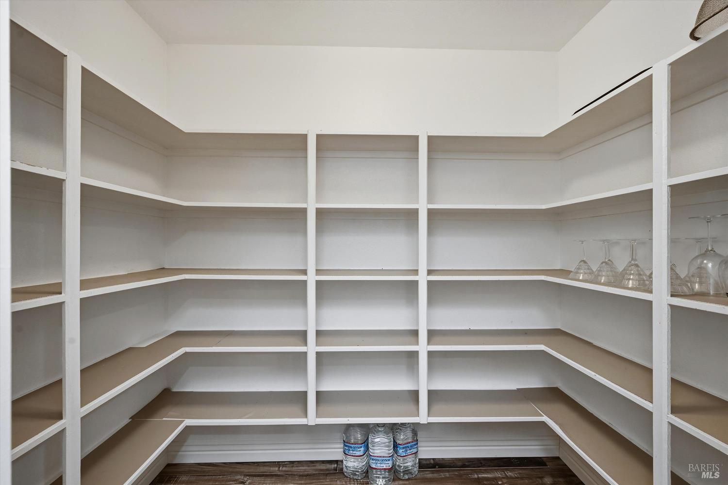 Detail Gallery Image 12 of 44 For 19246 N Shore Ct, Hidden Valley Lake,  CA 95467 - 3 Beds | 3 Baths