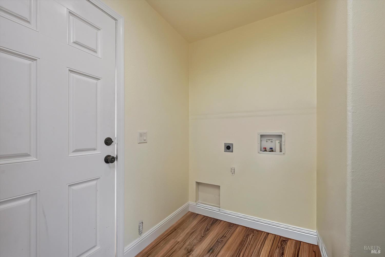 Detail Gallery Image 15 of 32 For 8827 Quarterhorse Ln, Lower Lake,  CA 95457 - 3 Beds | 2 Baths