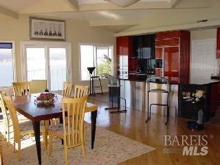 Detail Gallery Image 22 of 24 For 10 Cliff Rd, Belvedere,  CA 94920 - 5 Beds | 3/1 Baths