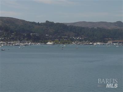 Detail Gallery Image 13 of 24 For 10 Cliff Rd, Belvedere,  CA 94920 - 5 Beds | 3/1 Baths