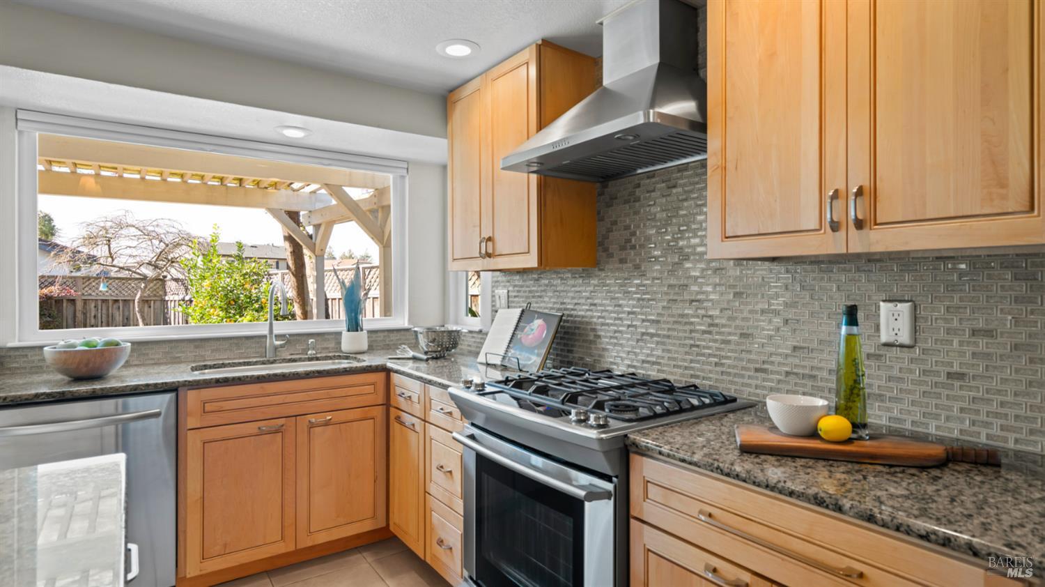 Detail Gallery Image 12 of 47 For 6185 San Gabriel Pl, Rohnert Park,  CA 94928 - 3 Beds | 2/1 Baths