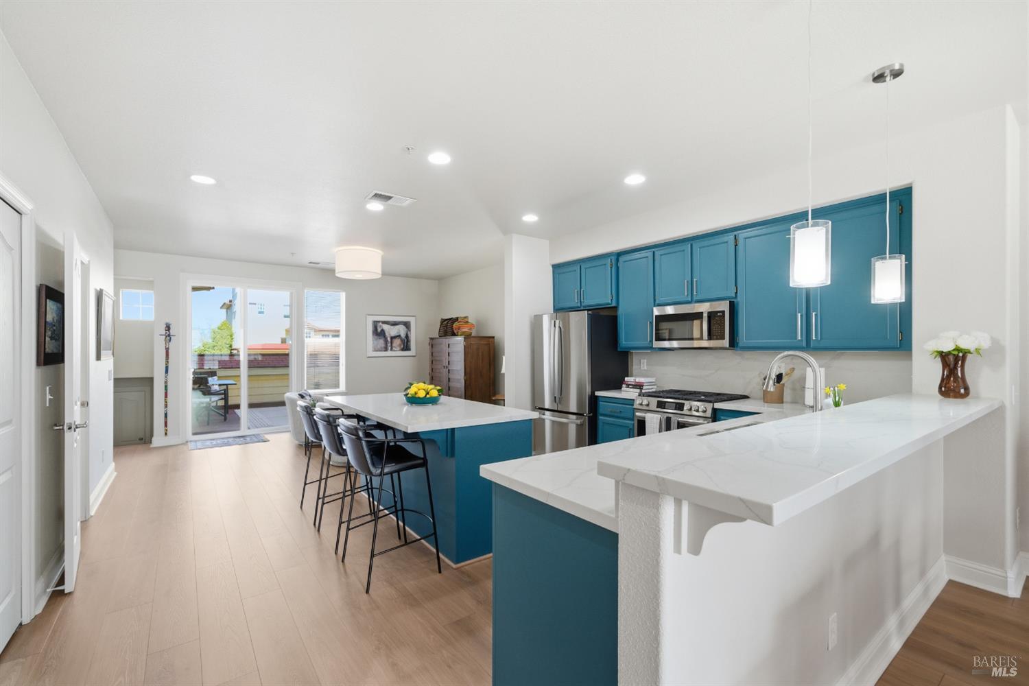 Detail Gallery Image 9 of 35 For 191 Johnson St, Windsor,  CA 95492 - 3 Beds | 2/1 Baths