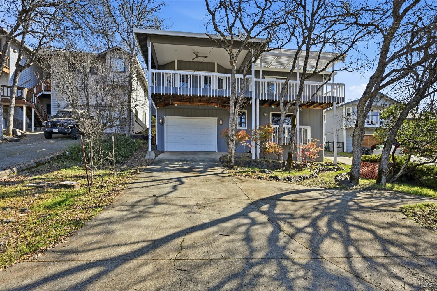 Detail Gallery Image 3 of 44 For 19246 N Shore Ct, Hidden Valley Lake,  CA 95467 - 3 Beds | 3 Baths