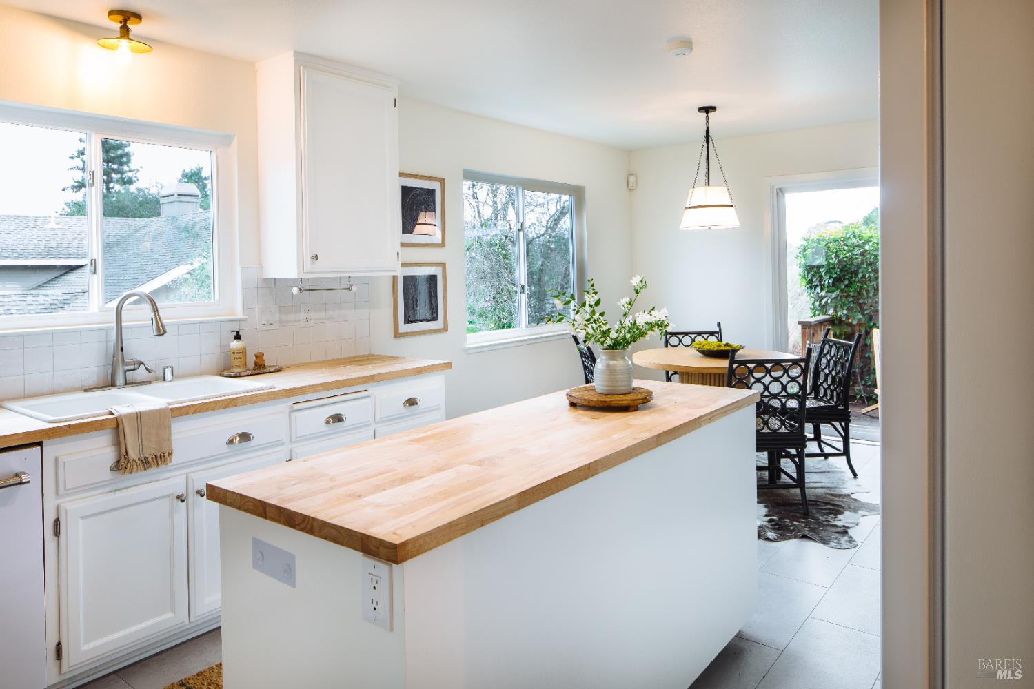 Detail Gallery Image 12 of 45 For 874 Cherry St, Petaluma,  CA 94952 - 4 Beds | 3 Baths