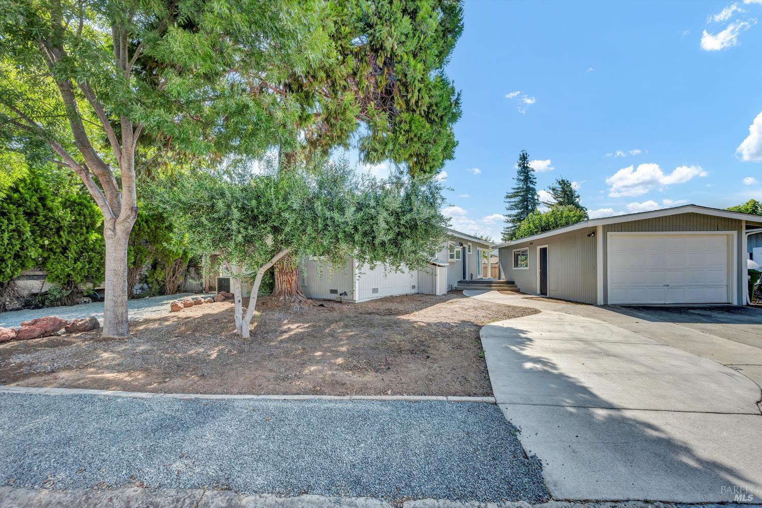 Detail Gallery Image 20 of 38 For 12773 Island Cir, Clearlake Oaks,  CA 95423 - 3 Beds | 1/1 Baths