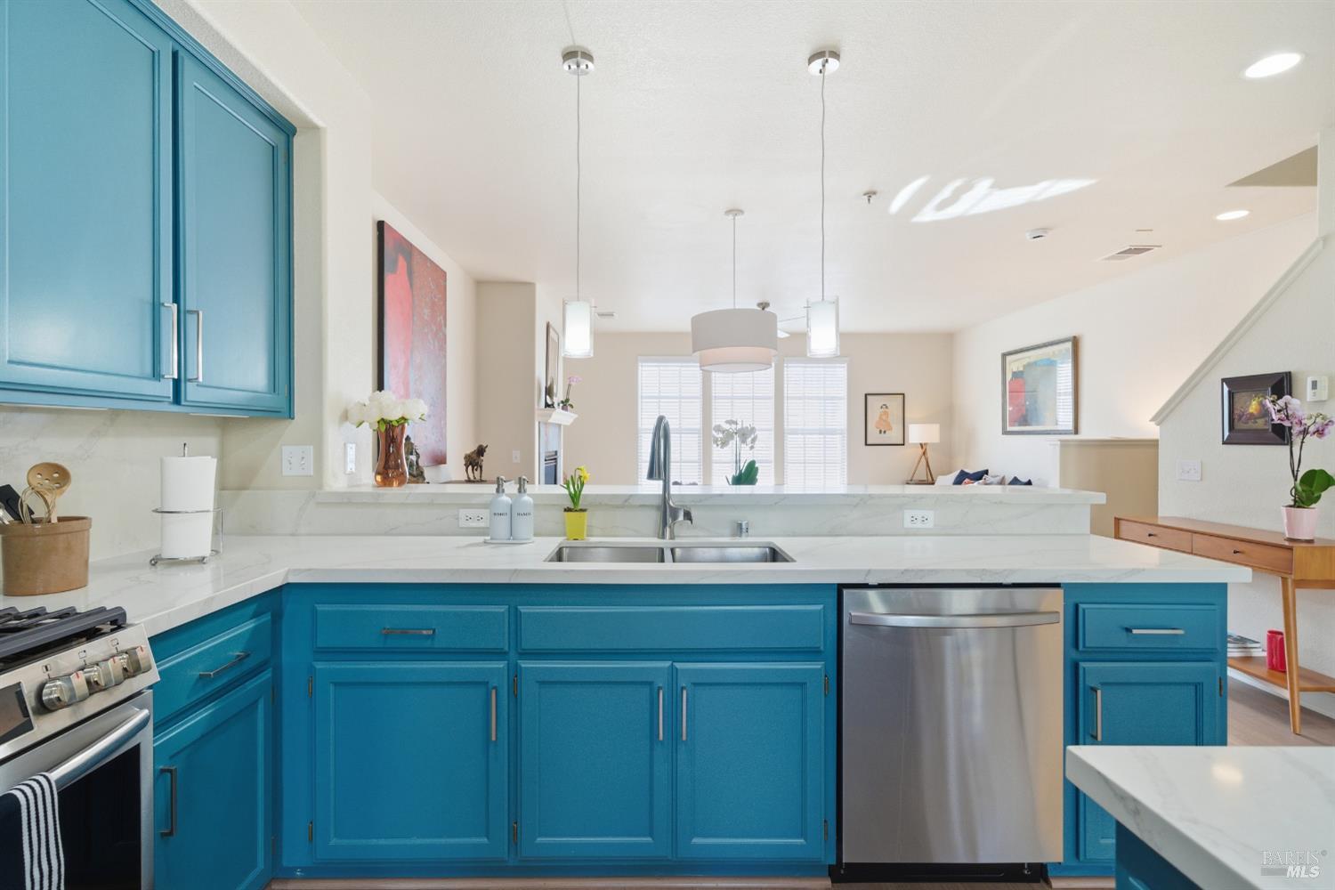 Detail Gallery Image 10 of 35 For 191 Johnson St, Windsor,  CA 95492 - 3 Beds | 2/1 Baths