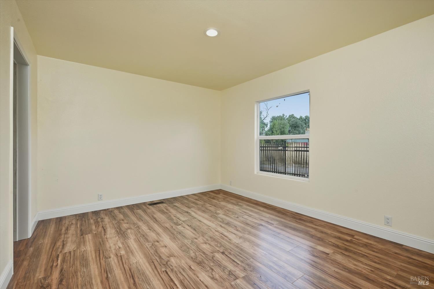 Detail Gallery Image 11 of 32 For 8827 Quarterhorse Ln, Lower Lake,  CA 95457 - 3 Beds | 2 Baths