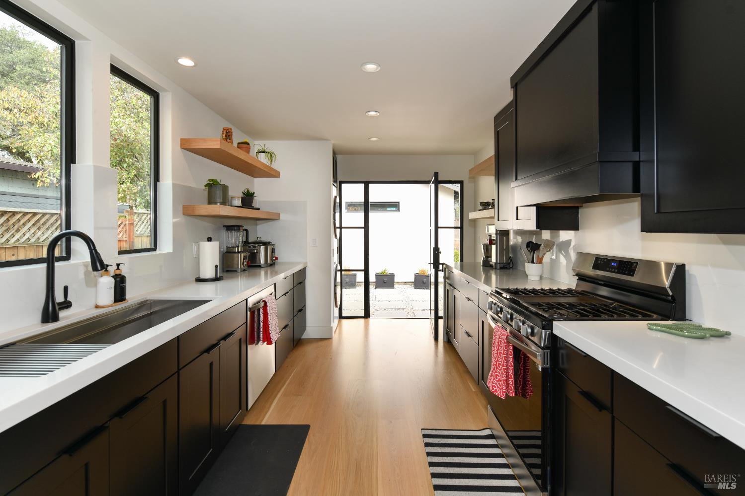 Detail Gallery Image 20 of 44 For 2470 W Pueblo Ave, Napa,  CA 94558 - 3 Beds | 2 Baths