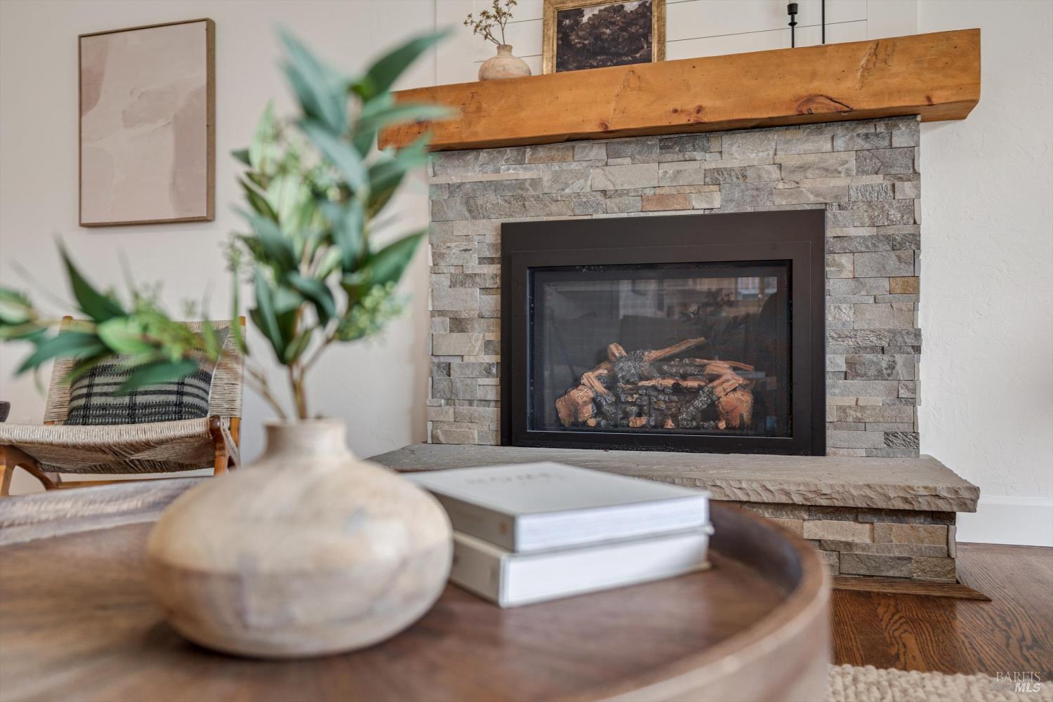 Detail Gallery Image 7 of 26 For 1021 Mcnear Ave, Petaluma,  CA 94952 - 3 Beds | 2 Baths