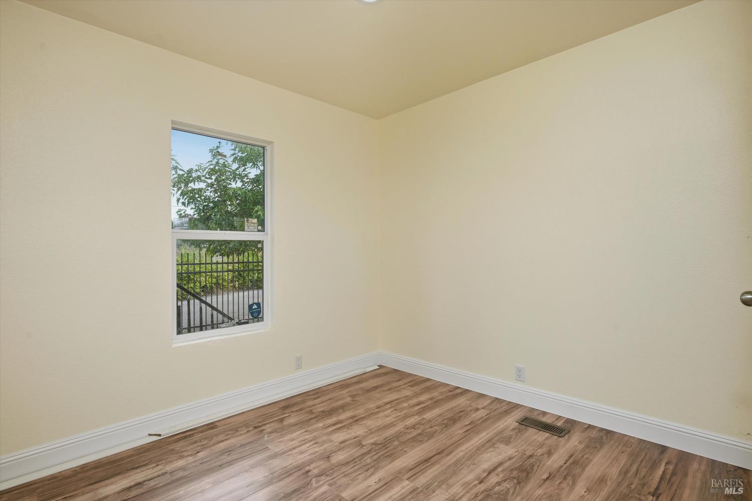 Detail Gallery Image 16 of 32 For 8827 Quarterhorse Ln, Lower Lake,  CA 95457 - 3 Beds | 2 Baths