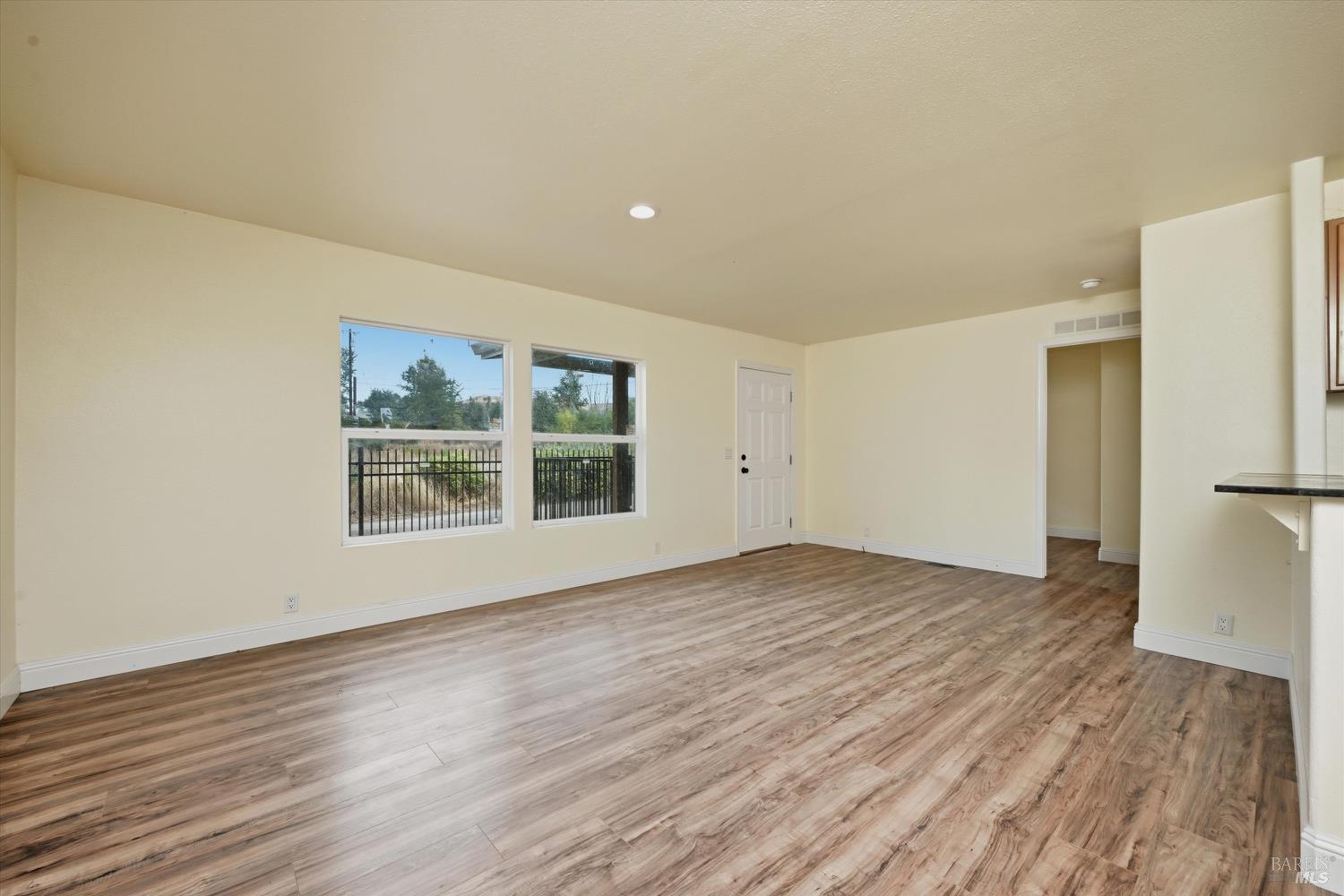 Detail Gallery Image 9 of 32 For 8827 Quarterhorse Ln, Lower Lake,  CA 95457 - 3 Beds | 2 Baths