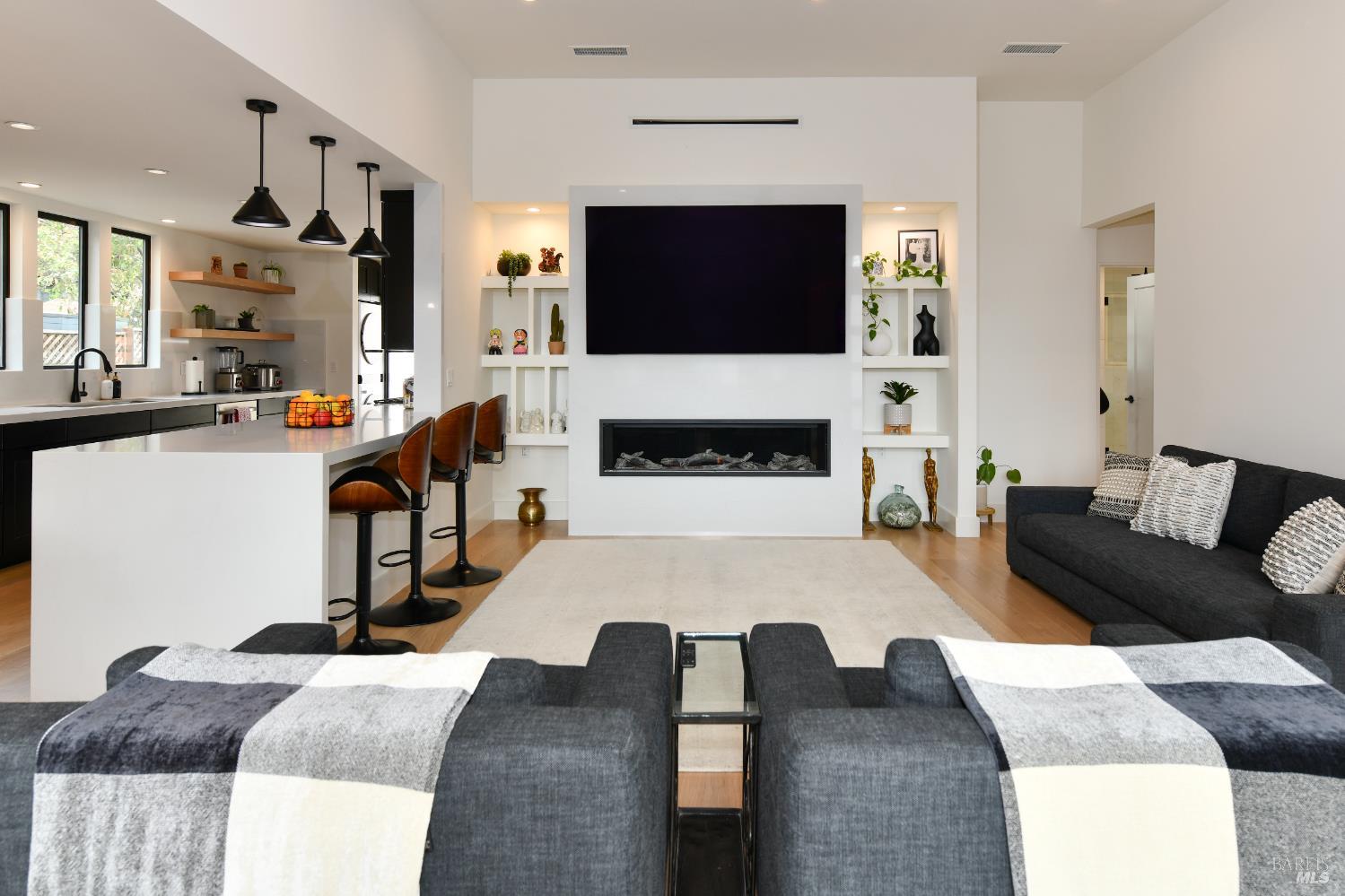 Detail Gallery Image 4 of 44 For 2470 W Pueblo Ave, Napa,  CA 94558 - 3 Beds | 2 Baths