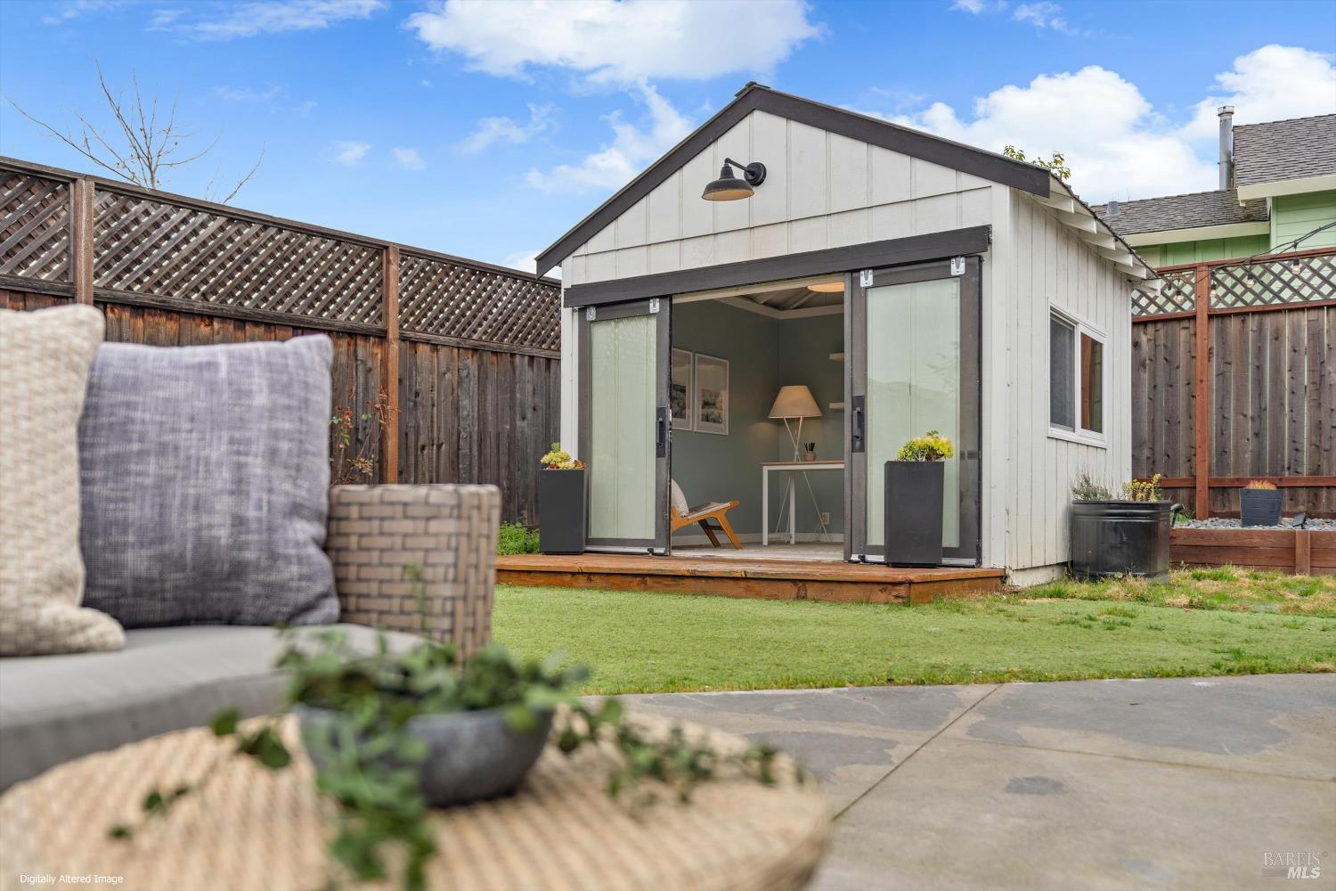 Detail Gallery Image 21 of 26 For 1021 Mcnear Ave, Petaluma,  CA 94952 - 3 Beds | 2 Baths