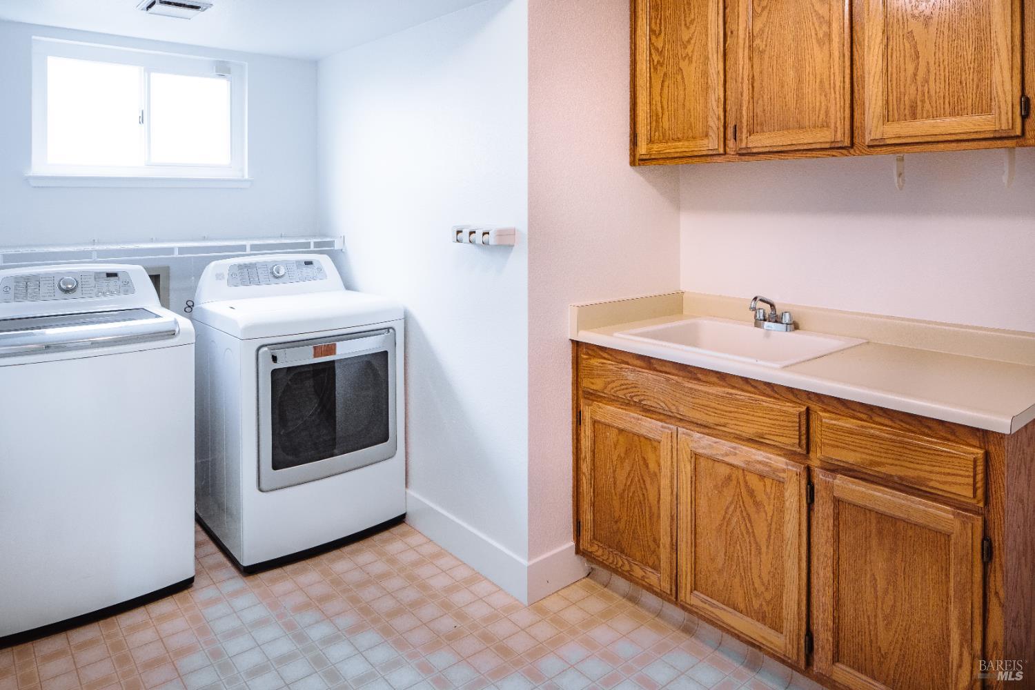 Detail Gallery Image 41 of 45 For 874 Cherry St, Petaluma,  CA 94952 - 4 Beds | 3 Baths