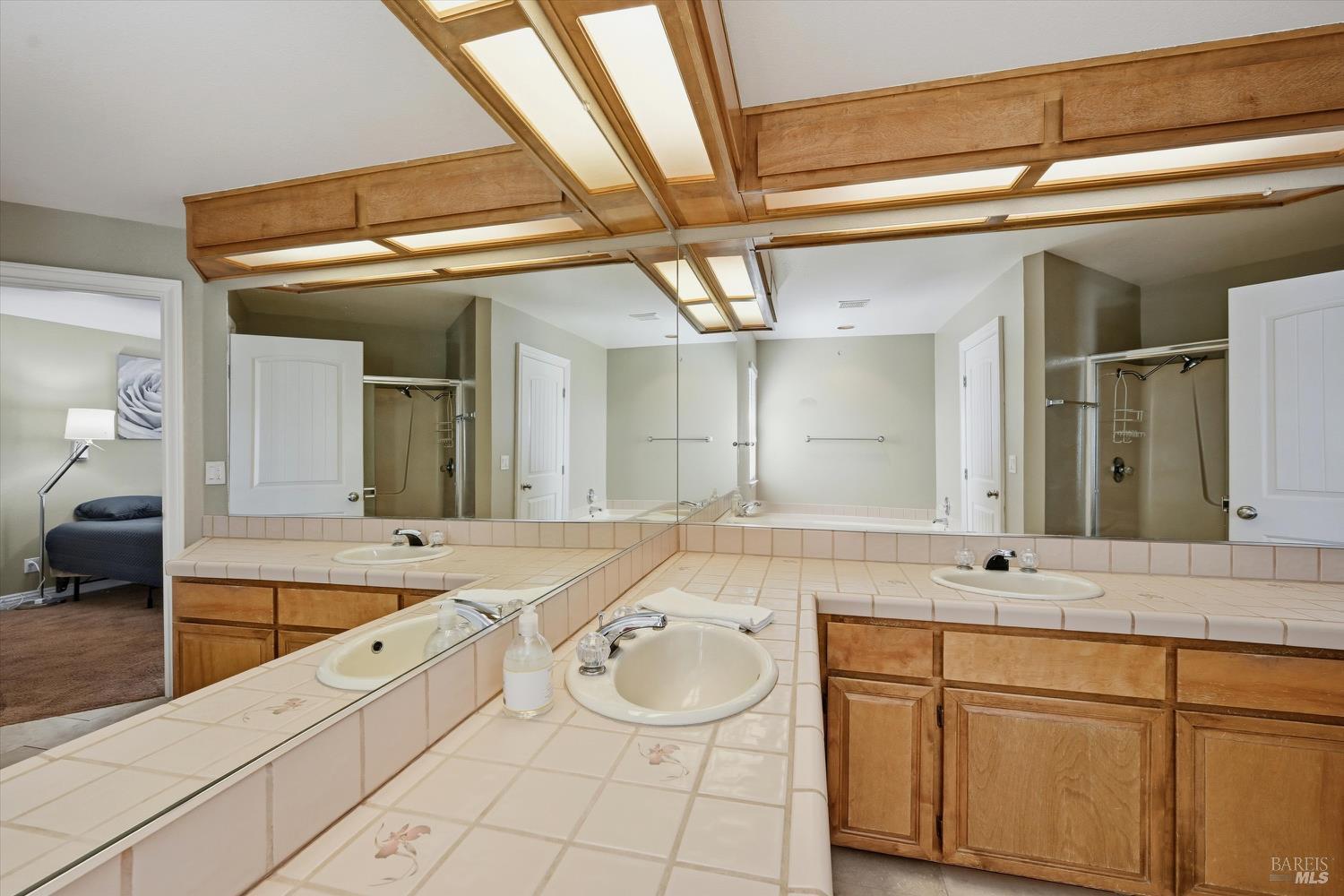 Detail Gallery Image 28 of 44 For 19246 N Shore Ct, Hidden Valley Lake,  CA 95467 - 3 Beds | 3 Baths