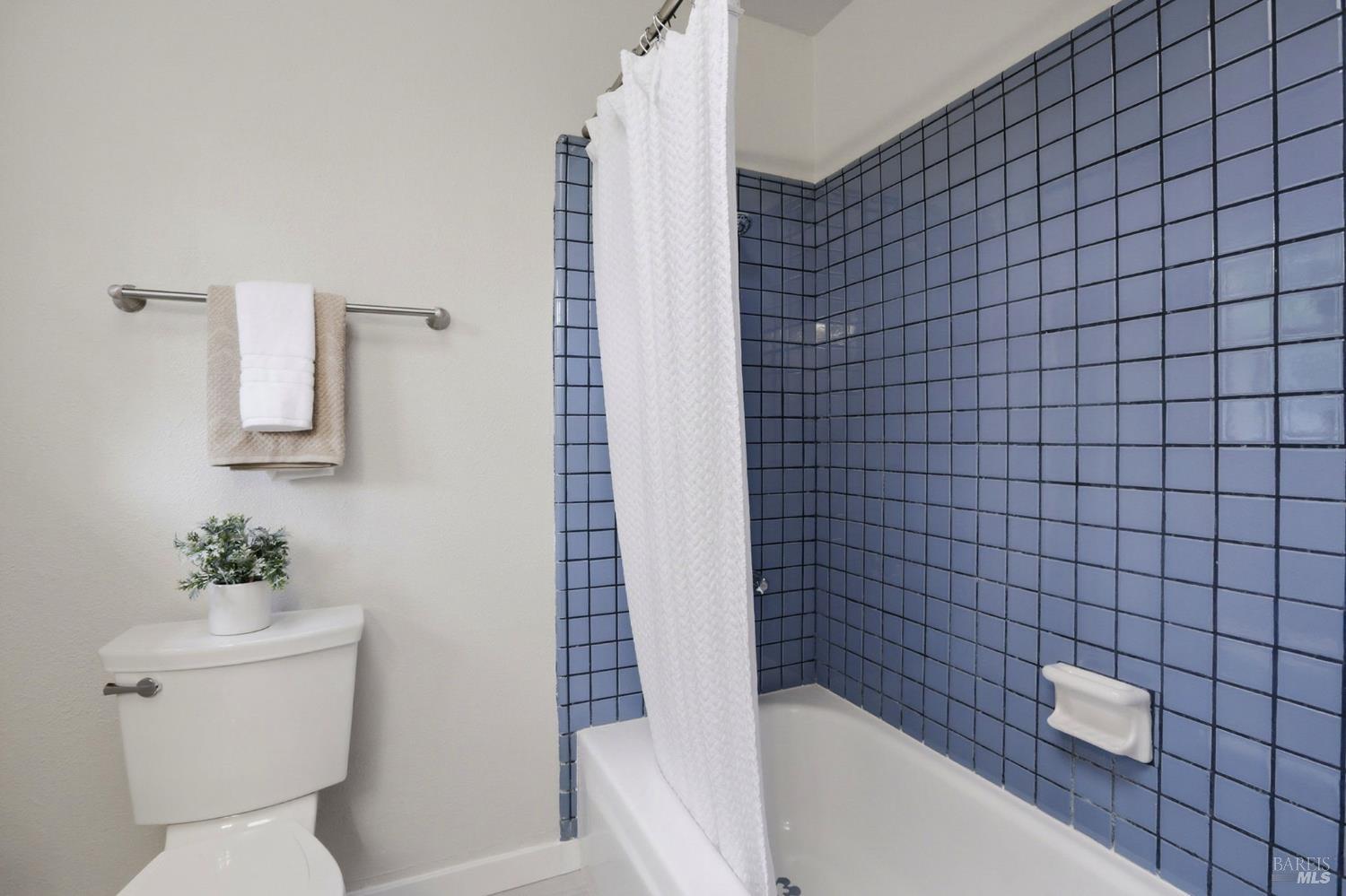 Detail Gallery Image 35 of 44 For 12 Angelica Ct, Novato,  CA 94947 - 3 Beds | 2 Baths